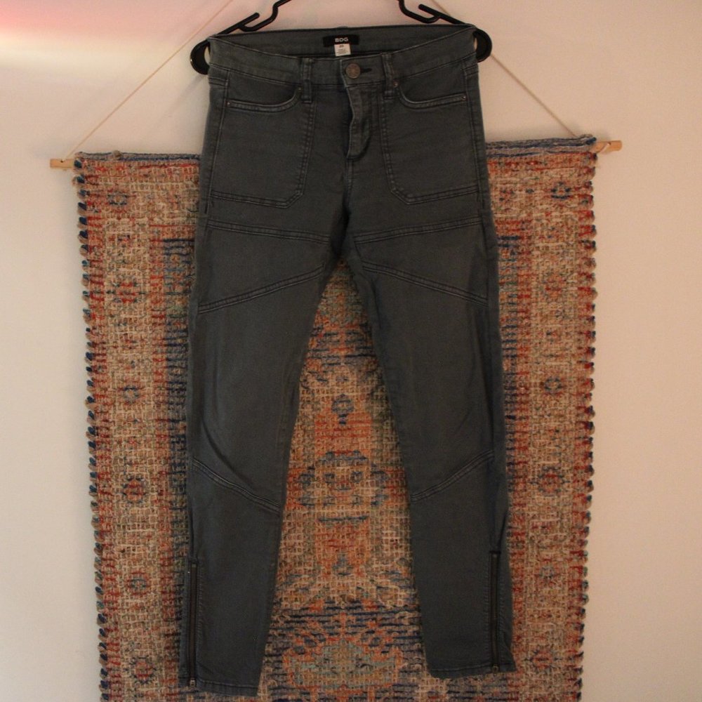 Pantalon avec détails